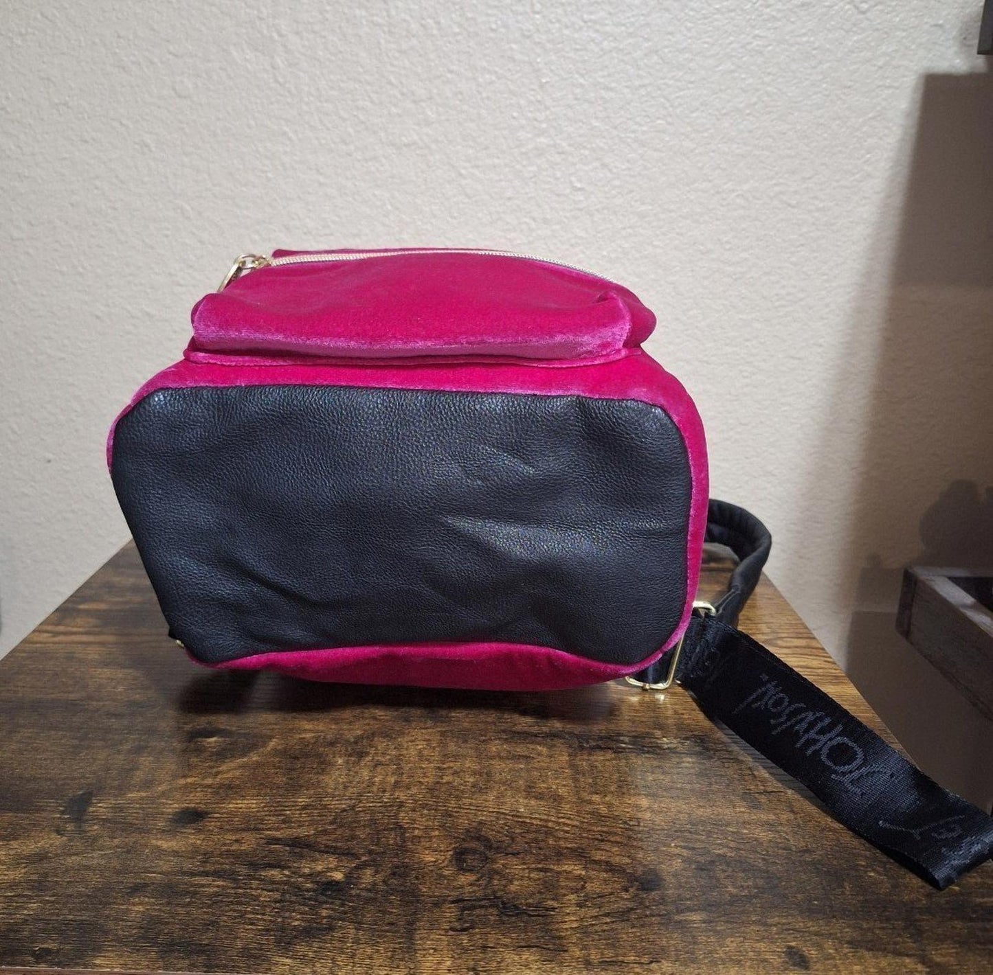 Adorable Betsey Johnson Hot Pink Velvet Cat Backpack Shoulder Bag Purse Design.