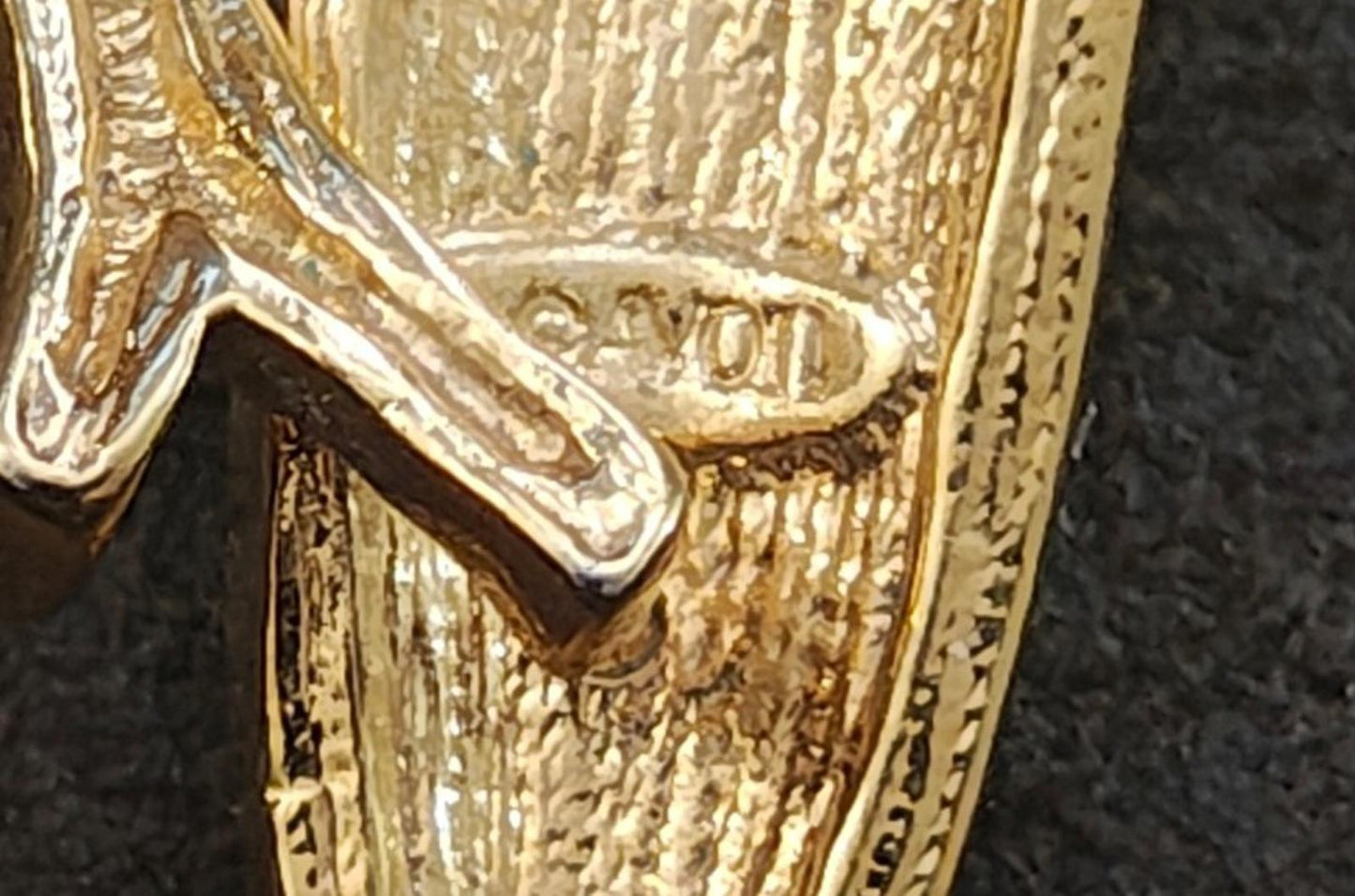1990s Rare Avon Tropical Bird Gold Tone Enamel With Rhinestones Brooch