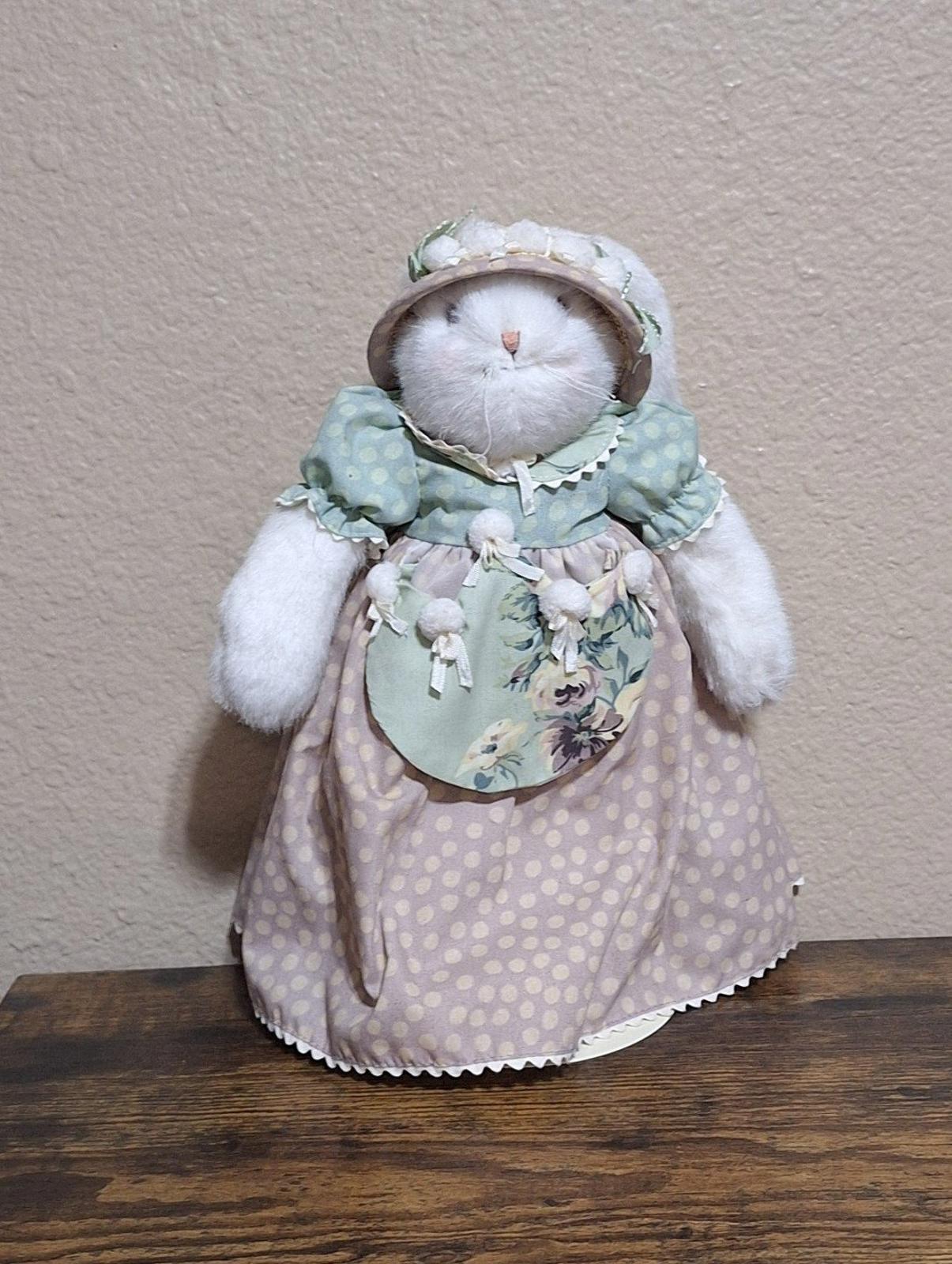 Adorable Vintage 2002 Hallmark "Bunnies By The Bay" Rosy Pocketful Bunny Plush.