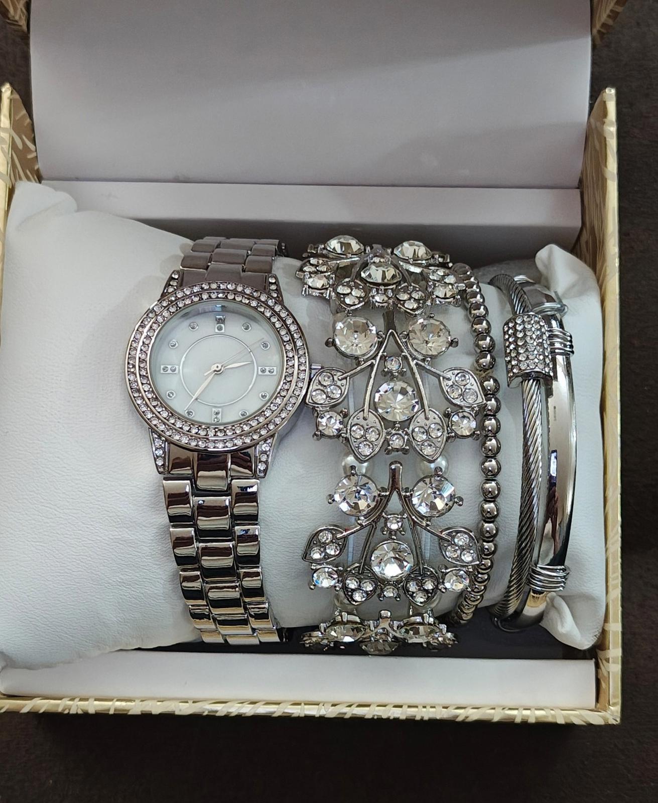 Beautiful Folio Women's Silver Tone Stackable Accessory Watch Set New In Box