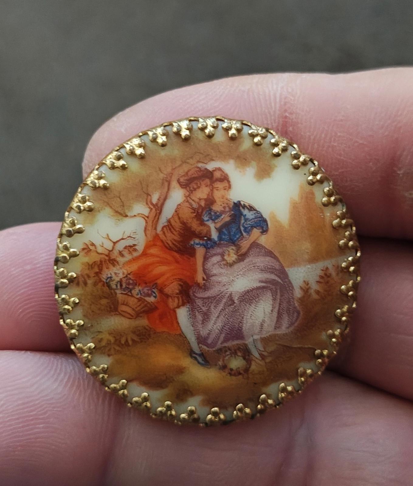 70s Fragonard Porcelain Cameo Brooch Showing a Romantic Courting Scene
