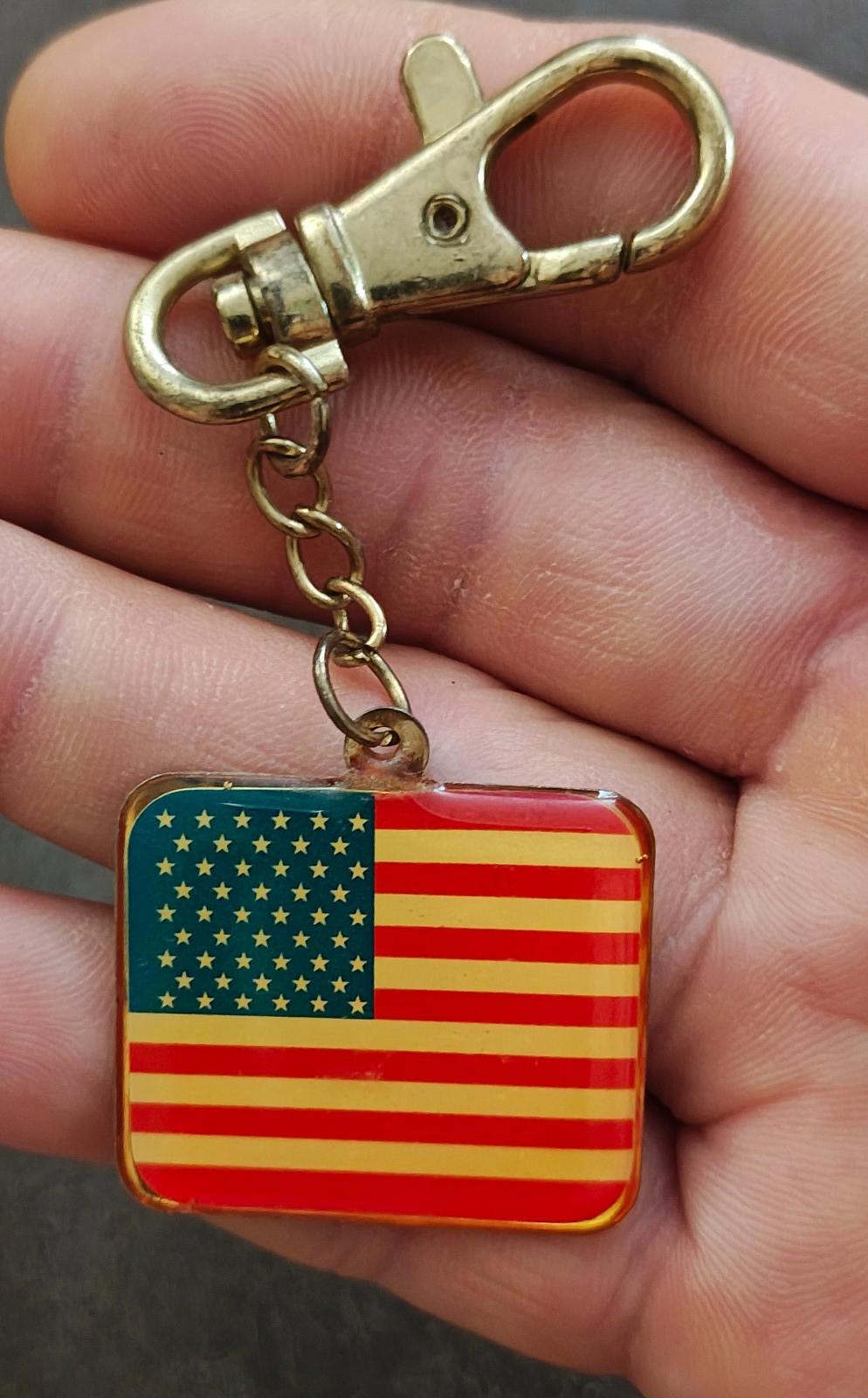 1980's Patriotic American Flag Gold Tone Keychain
