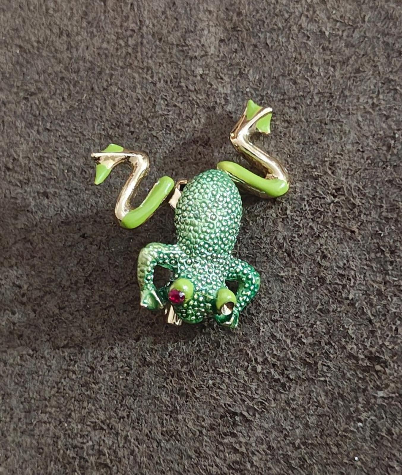 1960s/70s Gold Tone Green Frog Enamel With Red Jeweled Eyes Brooch Pin