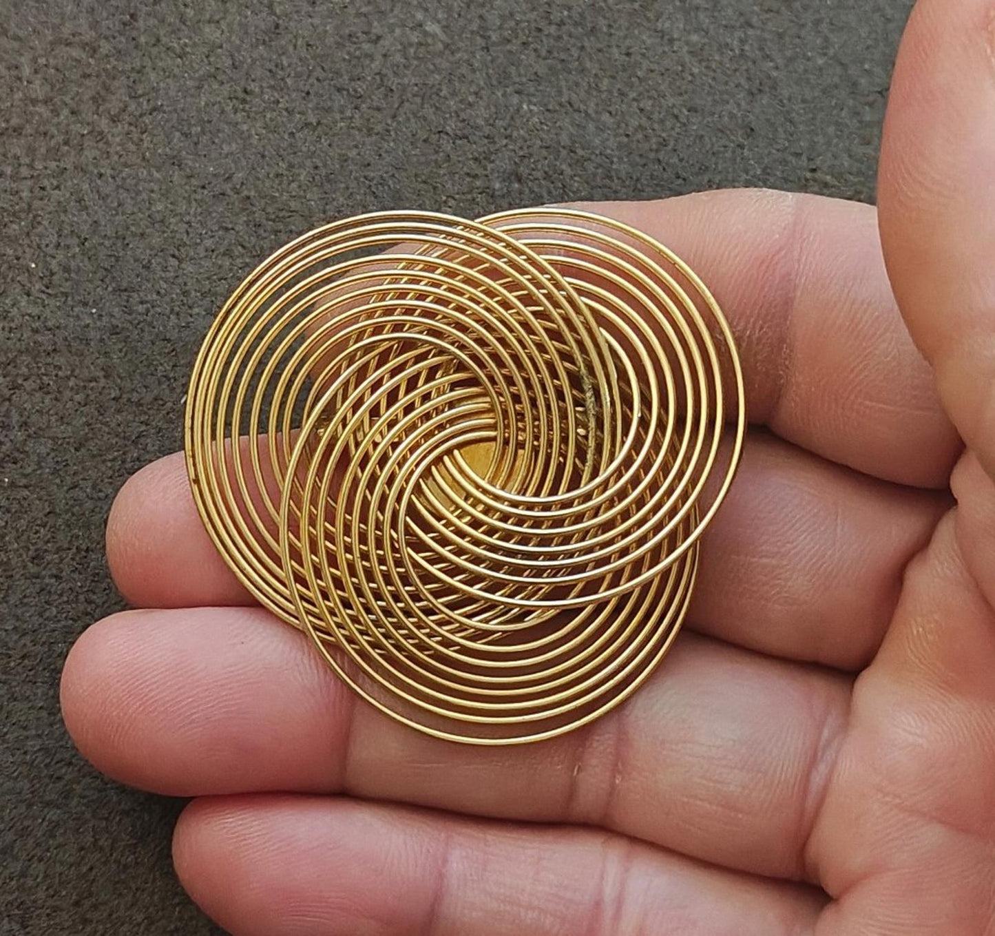 1970s Abstract Modernist Gold Tone Triple Ring Wire Spiral Brooch.