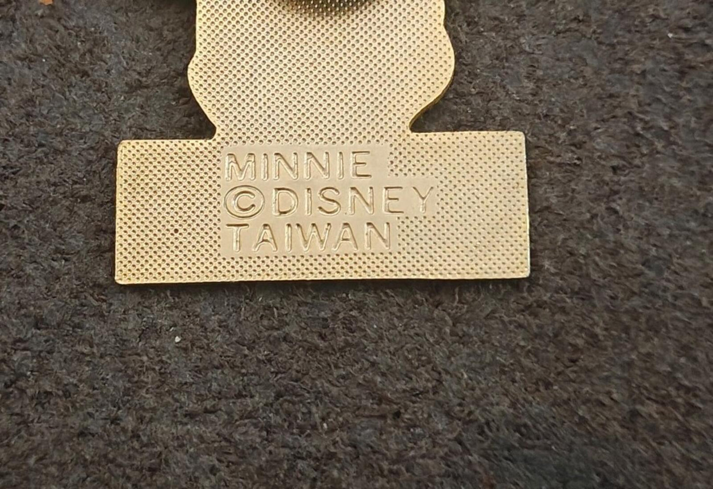 1986 Vintage Coca-Cola Minnie Mouse Limited Edition Gold Tone Enamel Pin