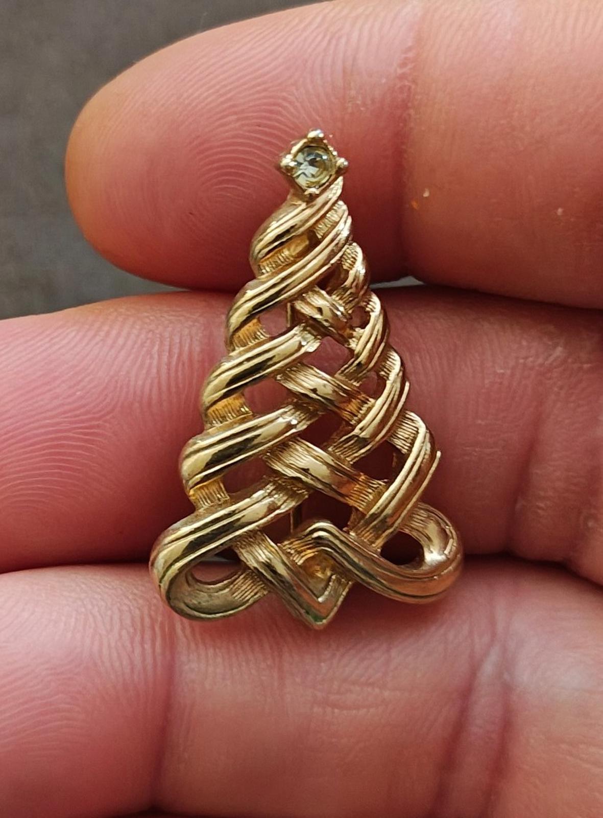 1980s Signed Avon Christmas Tree Gold Tone With Rhinestone Brooch
