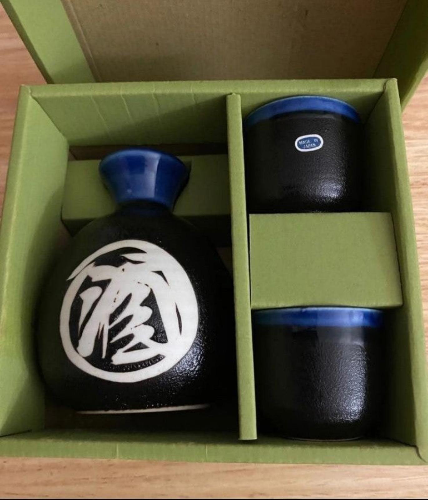 Beautiful Vintage Japanese Blue Ceramic Sake Bottle with Two Cups Gift Set New
