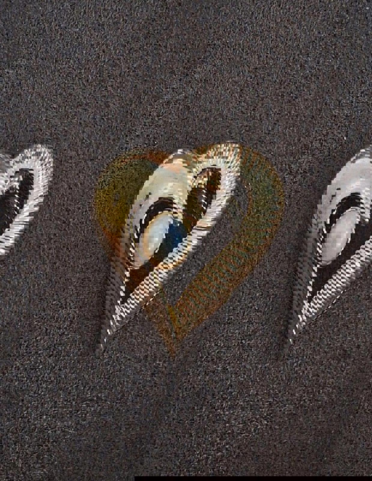 1990's Shiny Gold Tone With Faux Pearl Heart Shaped Hinged Scarf Clip