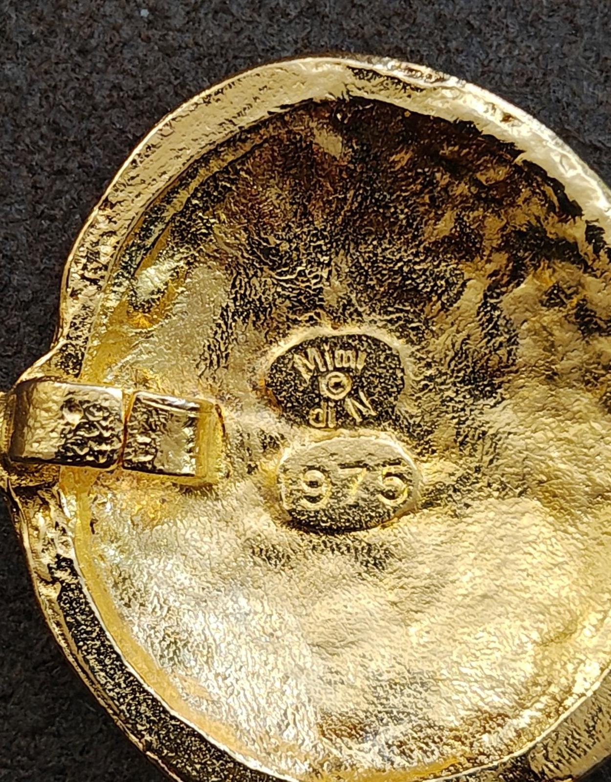 1975 Mimi d N Clamshell Textured Slide Pendant