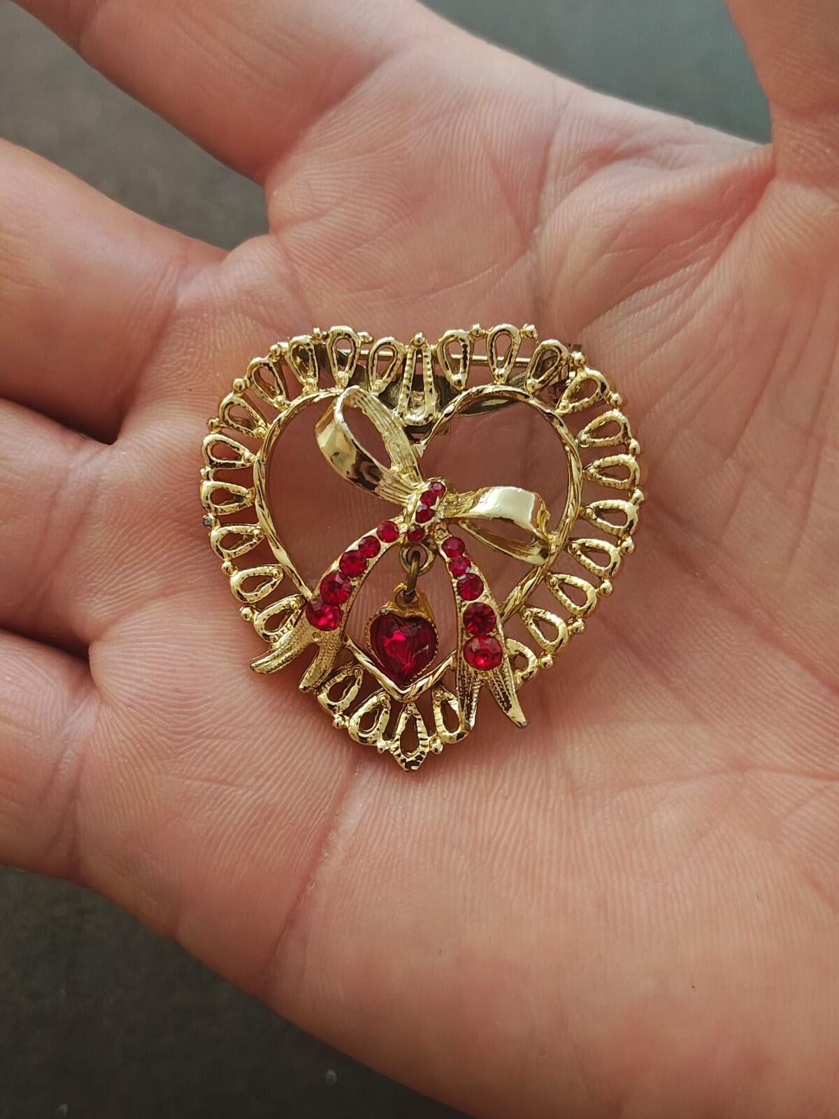 1980s Gold Tone With Red Rhinestone Accents & a Dangling Center Heart Brooch