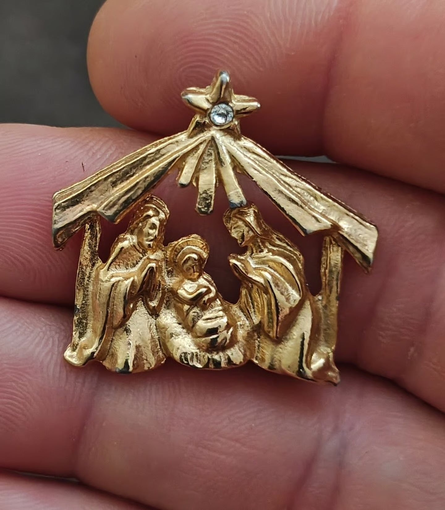 1980’s Nativity Scene Gold Tone Pin