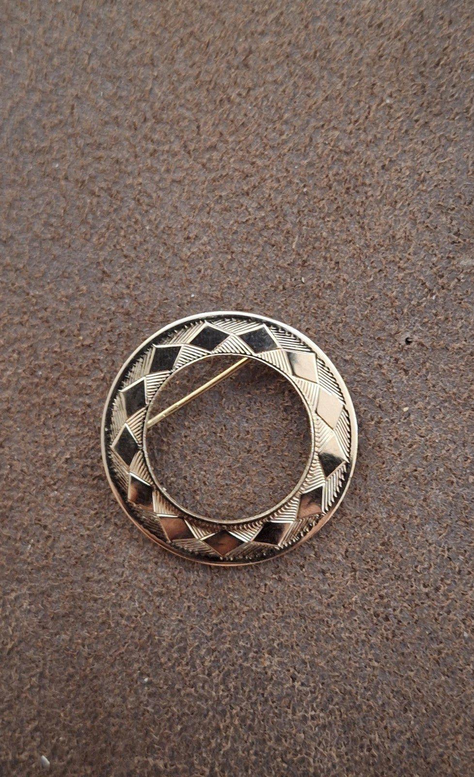 80s Goldtone Circle Eternity Diamond Shapes and Etchings Pin Brooch