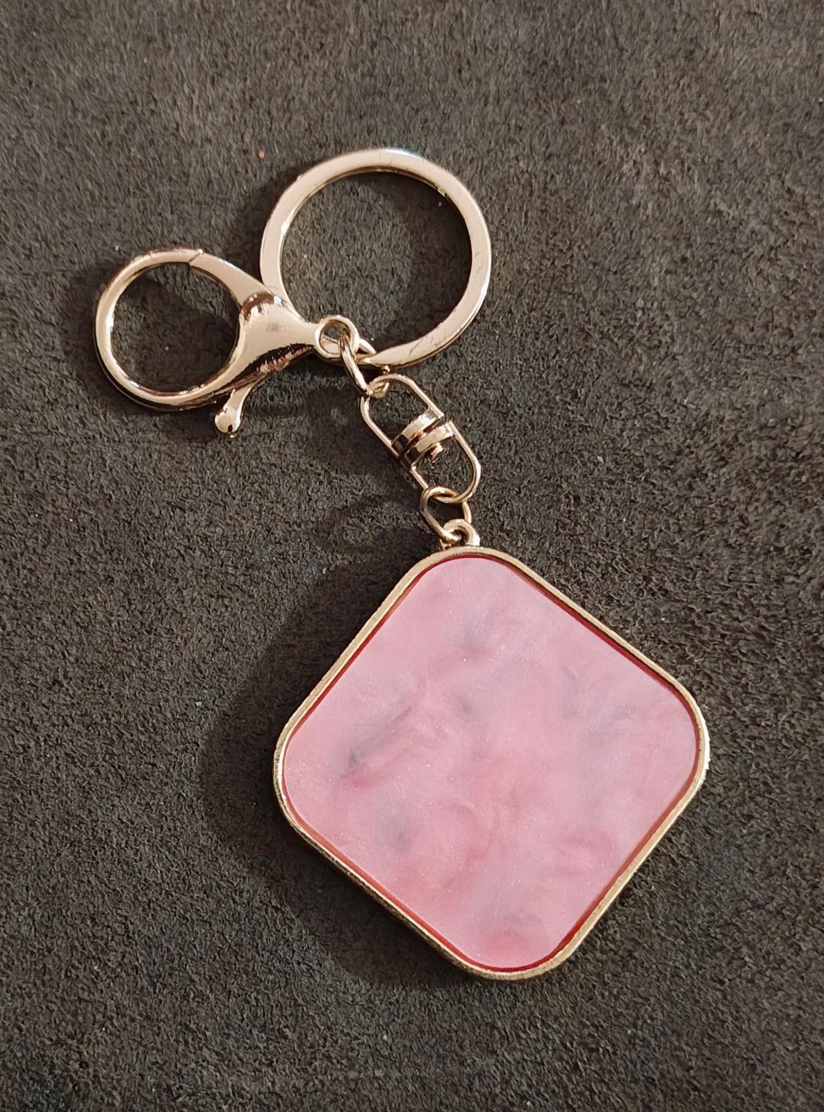 Kaaba in Mecca Clear And Red Rhinestones Gold Tone Keychain