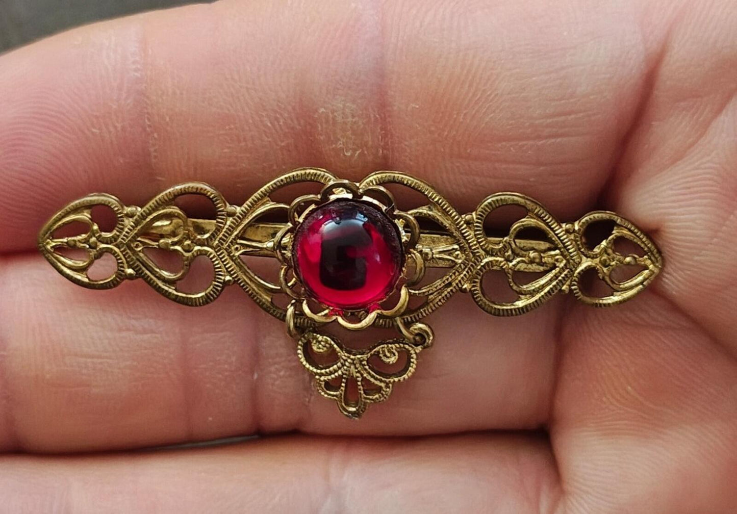 1960s/70s Goldtone Open Sideways Hearts With Center Red Jelly Cabochon Brooch