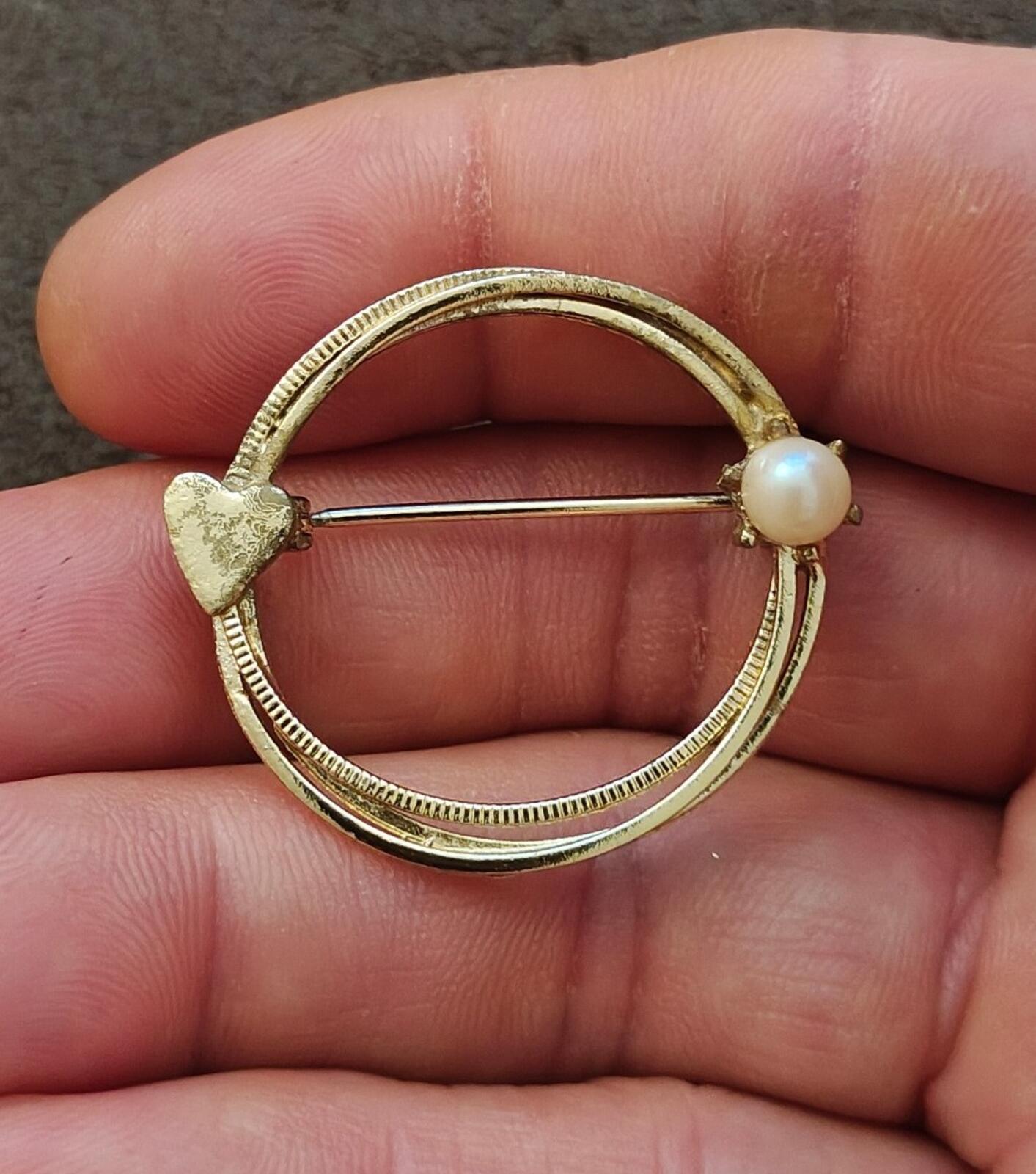1950s/60s Gold Tone Eternity Circle Brooch