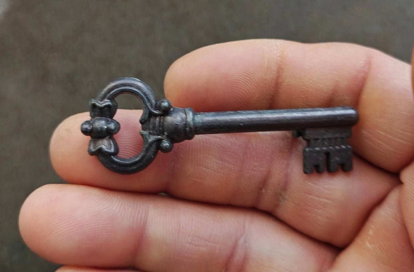 Vintage Pewter Skeleton Key Brooch