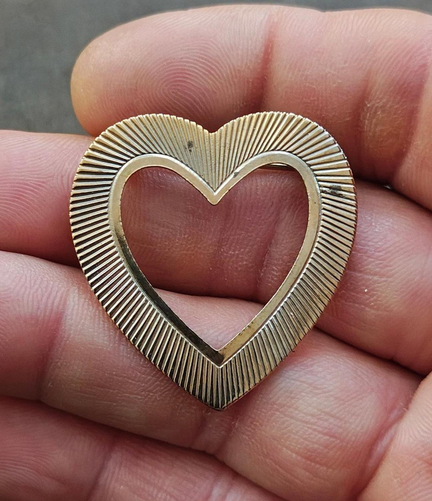 1980s Vintage Textured Heart Shaped Gold Shaped Brooch Pin