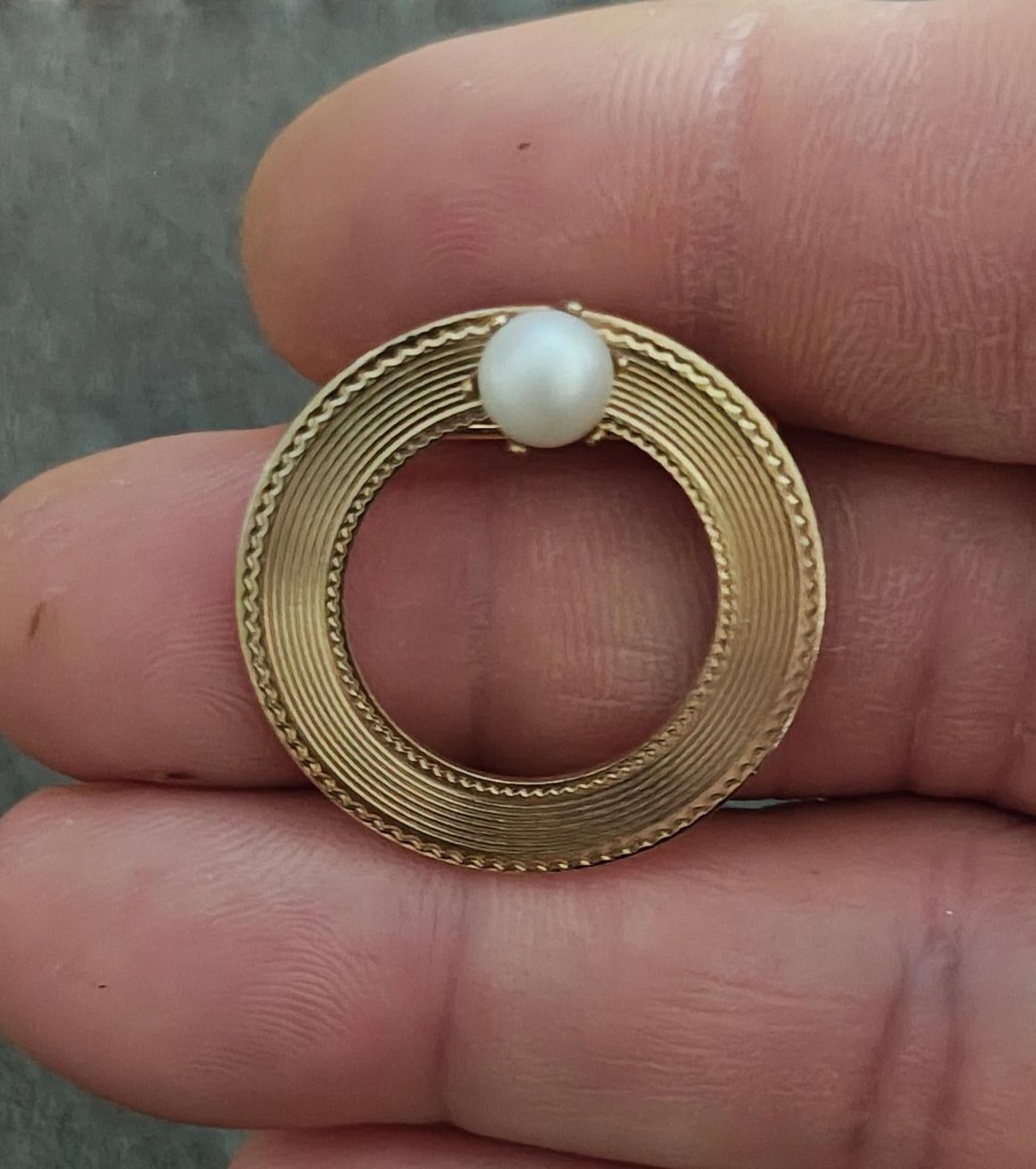 1980's Circle Textured With Faux Pearl Gold Tone Brooch Pin