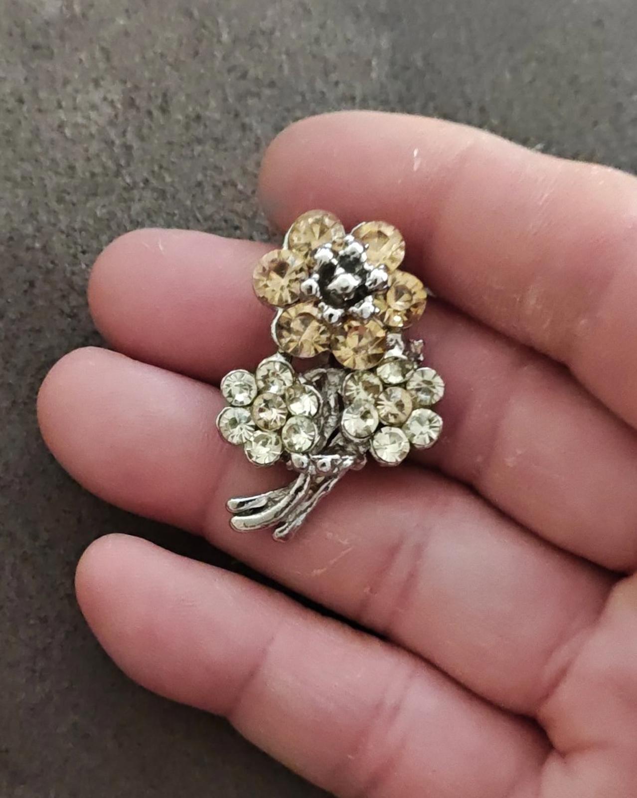 1960s Vintage Silver Tone With Rhinestones Flower Bouquet Brooch