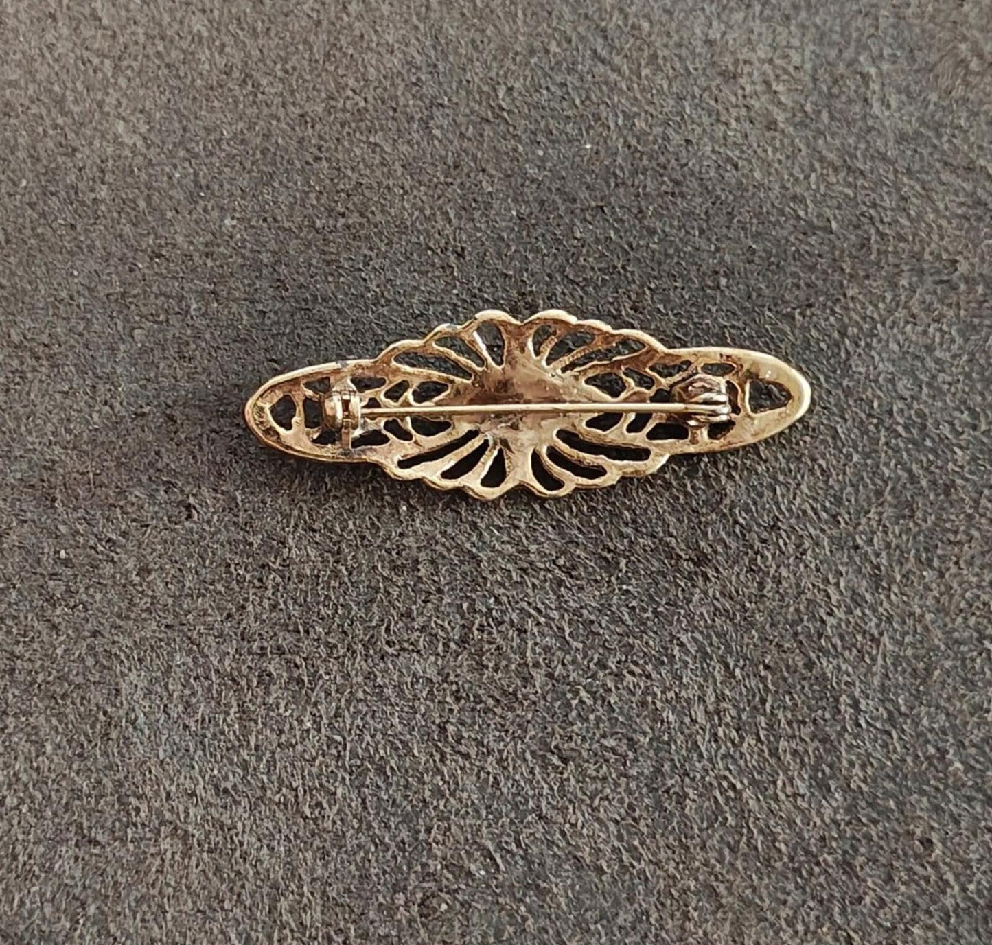 1980s Victorian Style Gold Tone Bar Brooch With a Central Faux Pearl Accent