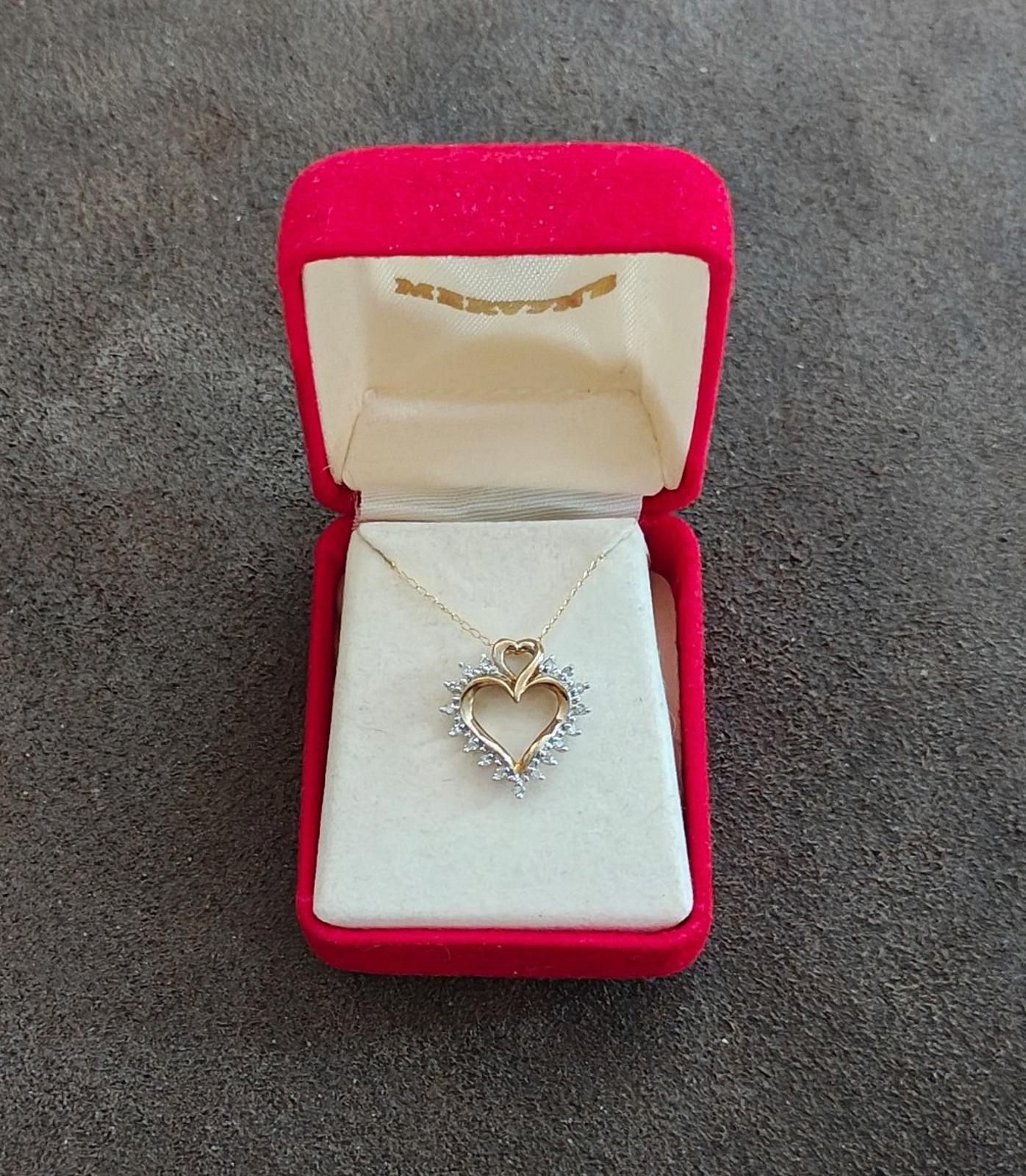 1990's 10K Gold Double Heart Design Delicate Gold Chain Pendant Necklace
