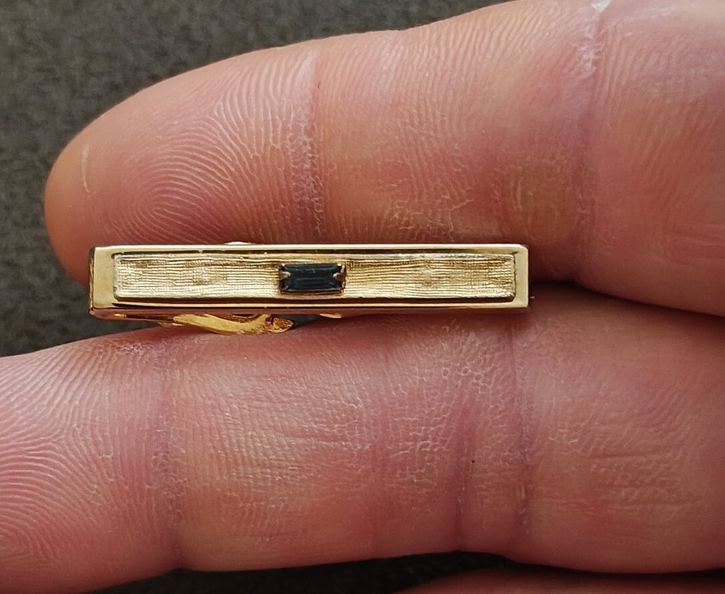 1950s/60s Swank Gold Tone Bark Textured Tie Bar Clip & Black Baguette Stone