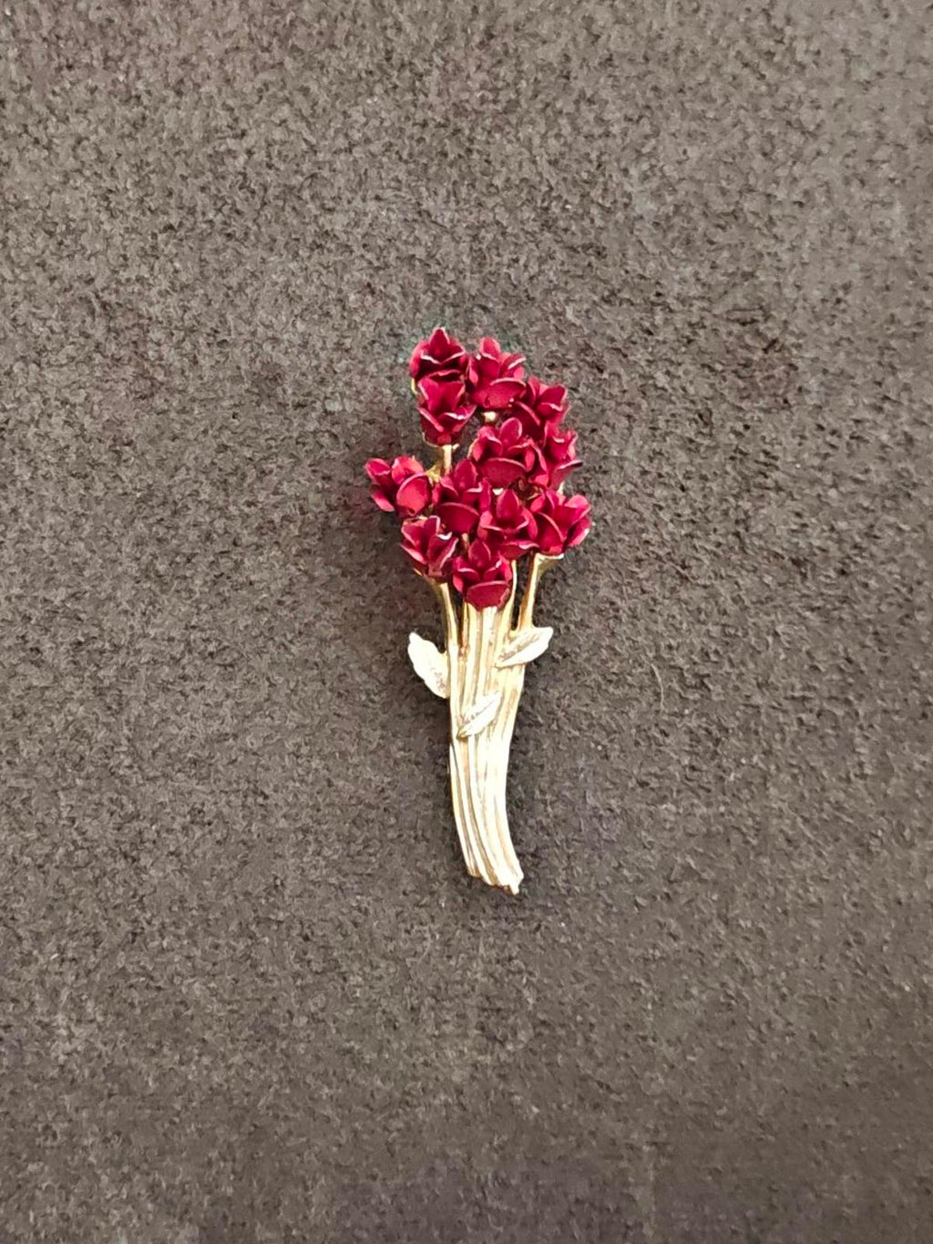 Gold tone rose bouquet brooch with multiple small red rose clusters, centered view