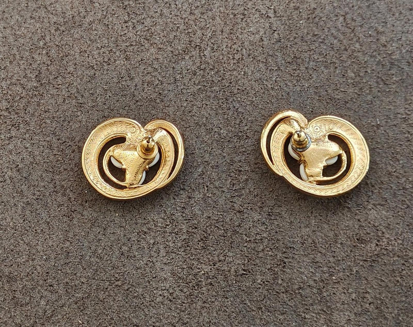 90s Vintage Faux Baroque Pearl Cabochon Cream Enamel Clip On Gold Tone Earrings.