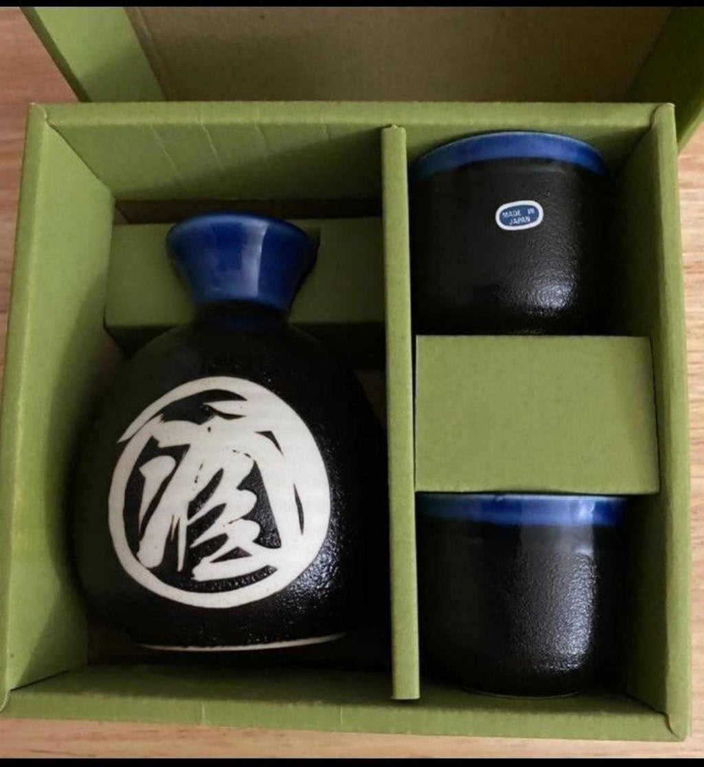 Beautiful Vintage Japanese Blue Ceramic Sake Bottle with Two Cups Gift Set New