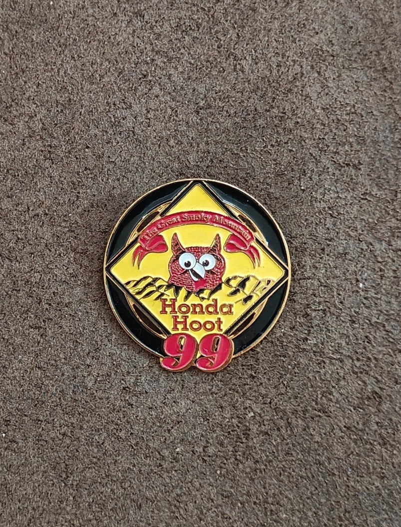 1999 The Great Smoky Mountains 1999 Honda Hoot Event Gold Tone Pin.