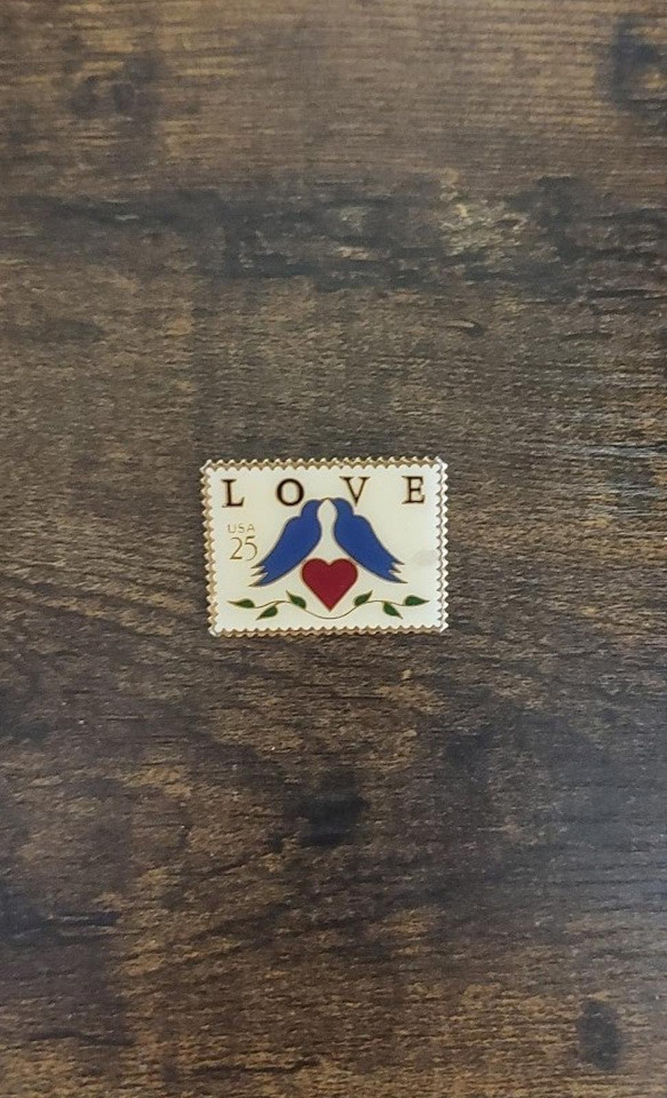 1989 Love USA 25 cent Lovebirds With Heart Stamp Enamel Pin