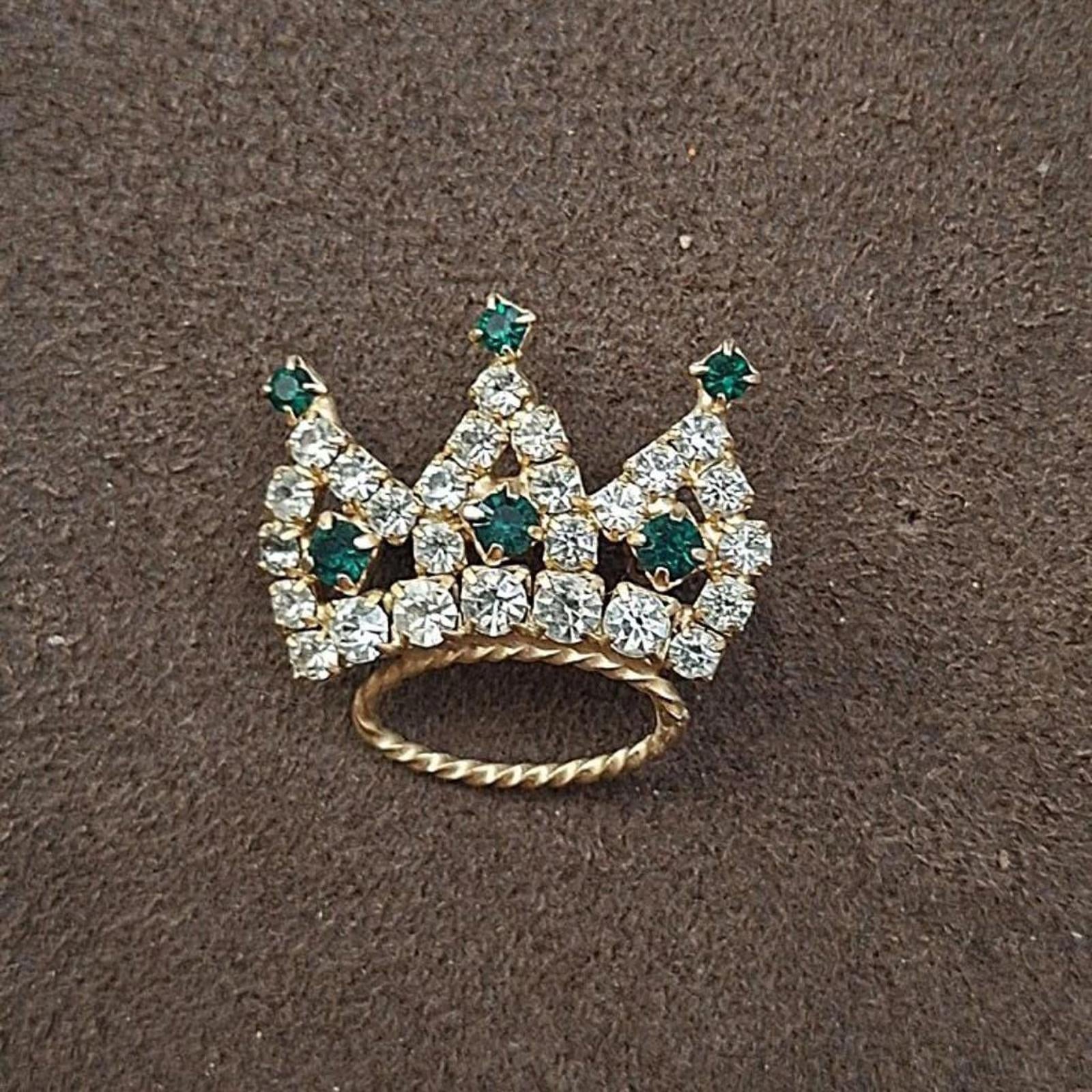 Crown tiara rhinestone brooch with green stones and clear stones, gold-tone rim