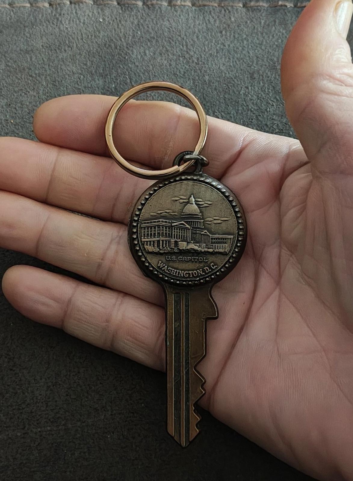 70s/80s Vintage USA US Capital Washington DC Travel Souvenir Keychain
