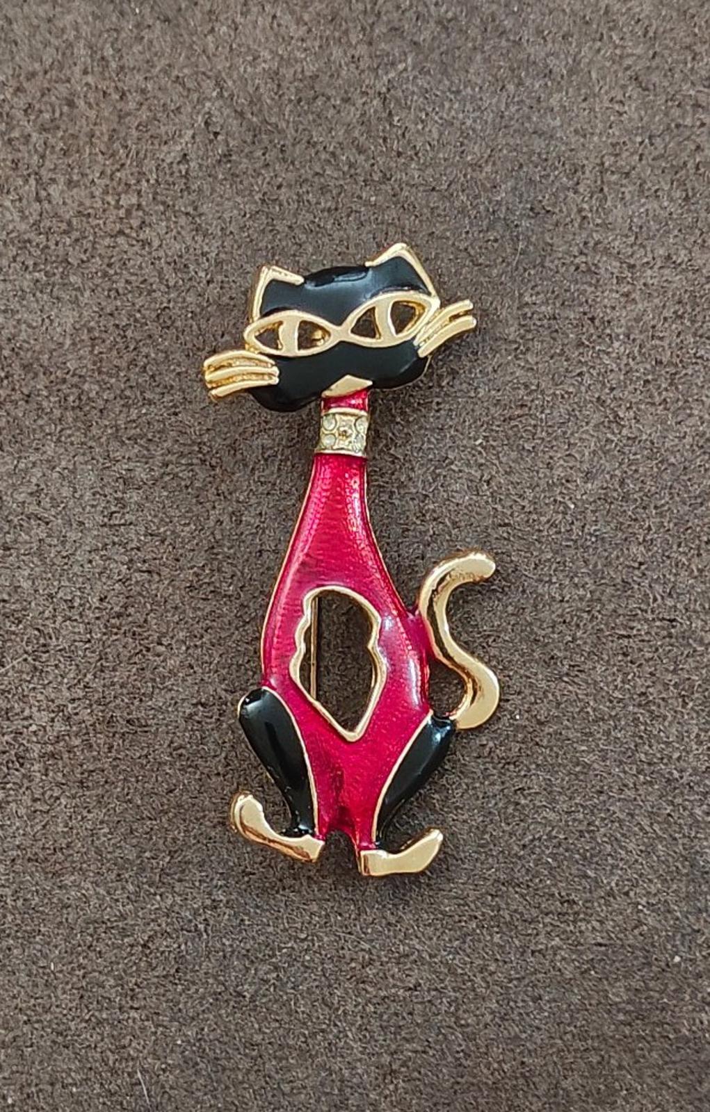 Red and black enamel cat mask brooch with gold-tone detailing, full standing cat design.