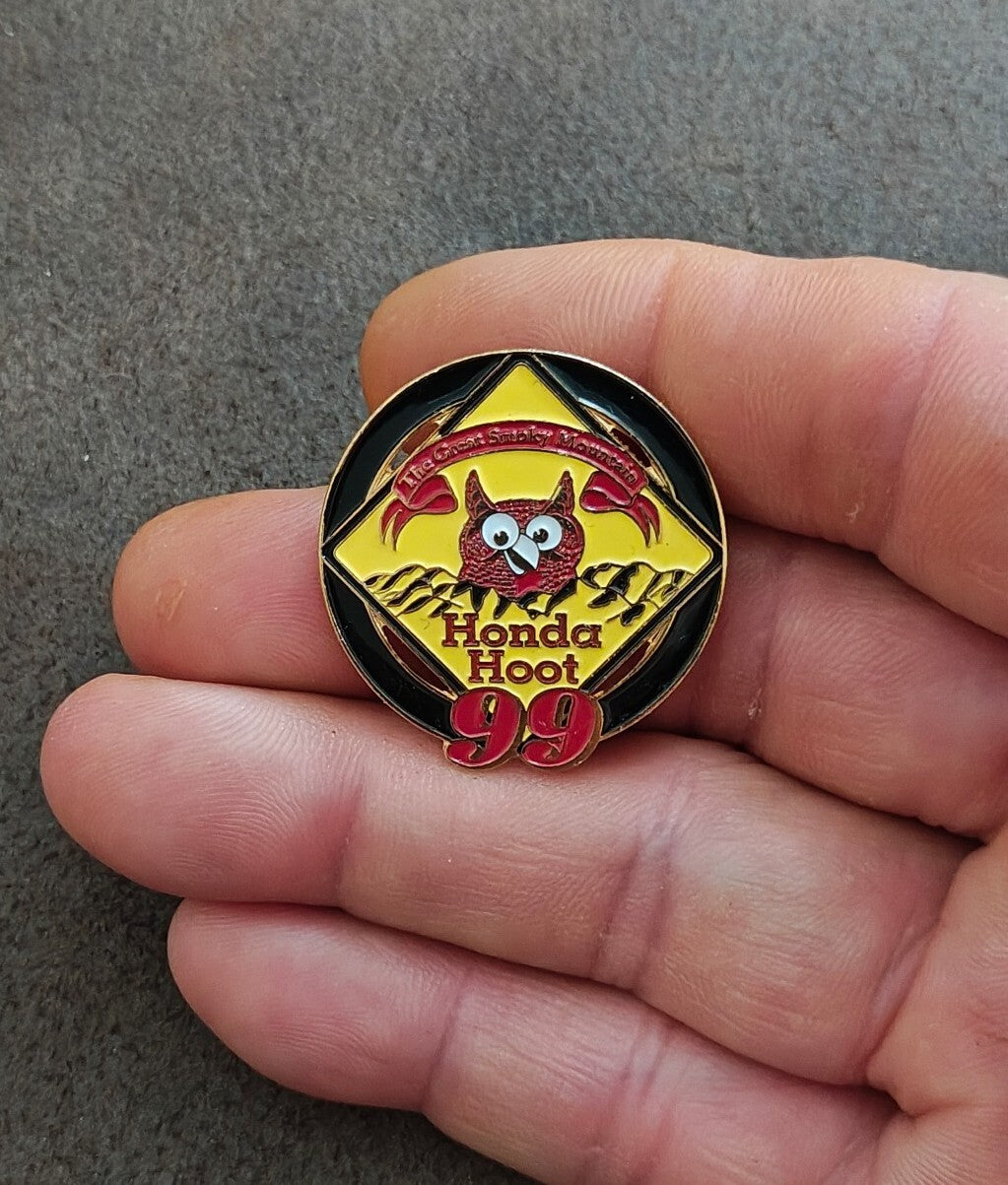 1999 The Great Smoky Mountains 1999 Honda Hoot Event Gold Tone Pin.