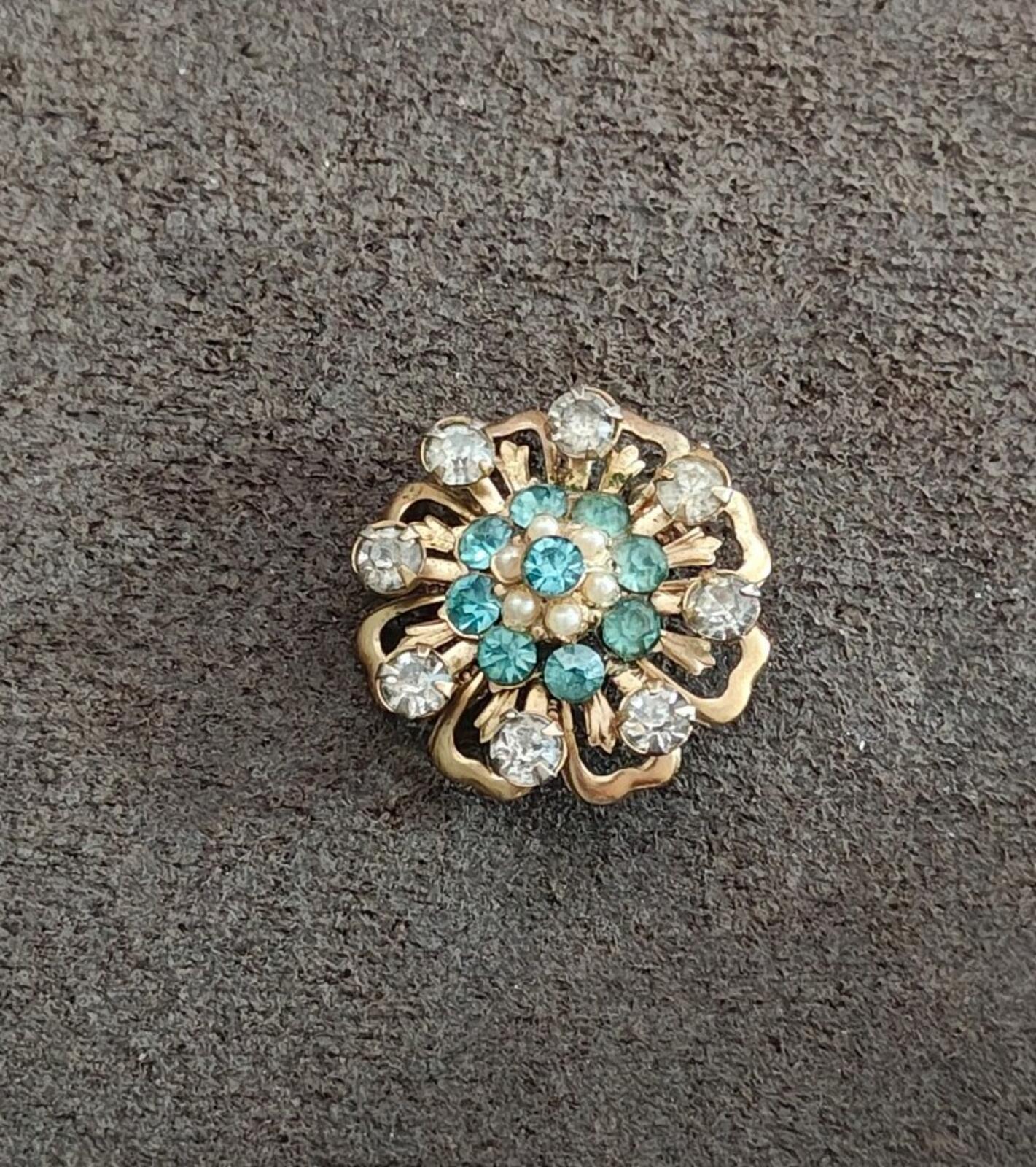 1950s/60s Gold Tone Floral Sunburst With Colorful Rhinestones & Faux Pearls  Pin