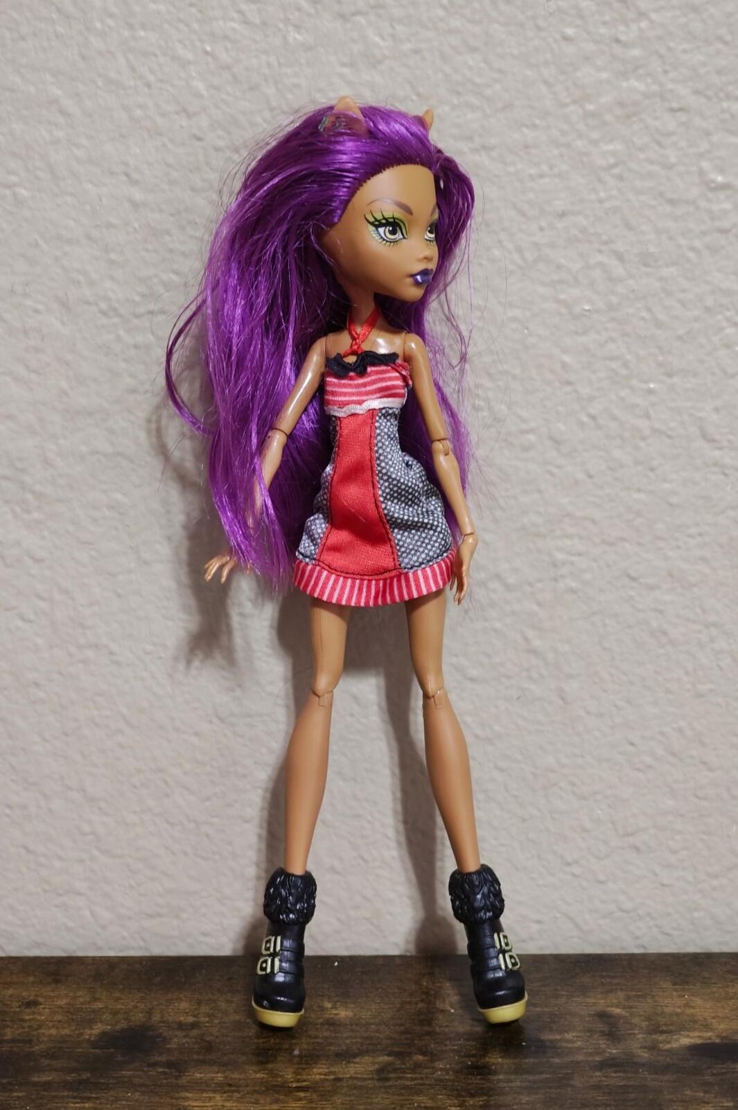 2008 Monster High Clawdeen  With Red Outfit & Black Shoes.