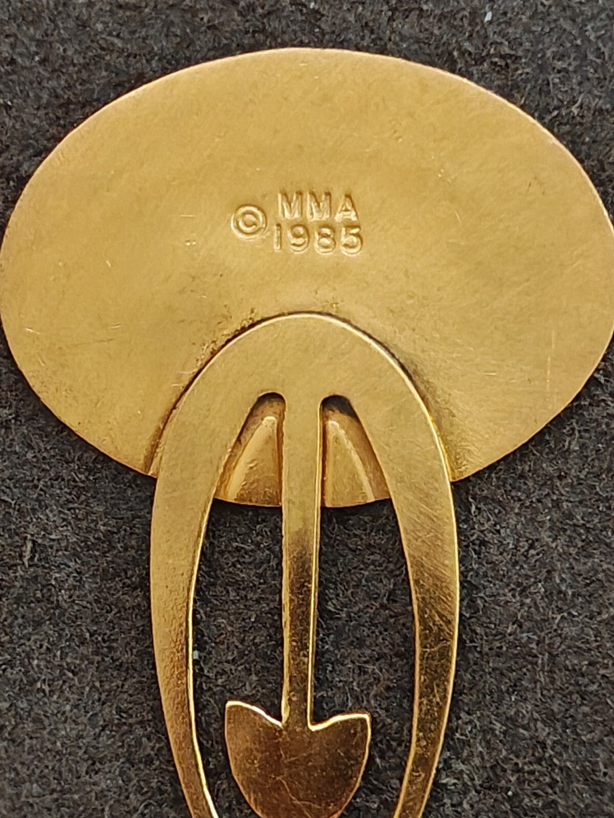 1985 Metropolitan Museum of Art (MMA)  Gold Tone Blue Enamel  Clip Bookmark