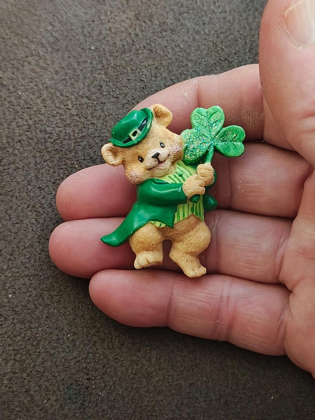 1986 American Greetings St. Patrick's Day Leprechaun Bear With Shamrock Brooch
