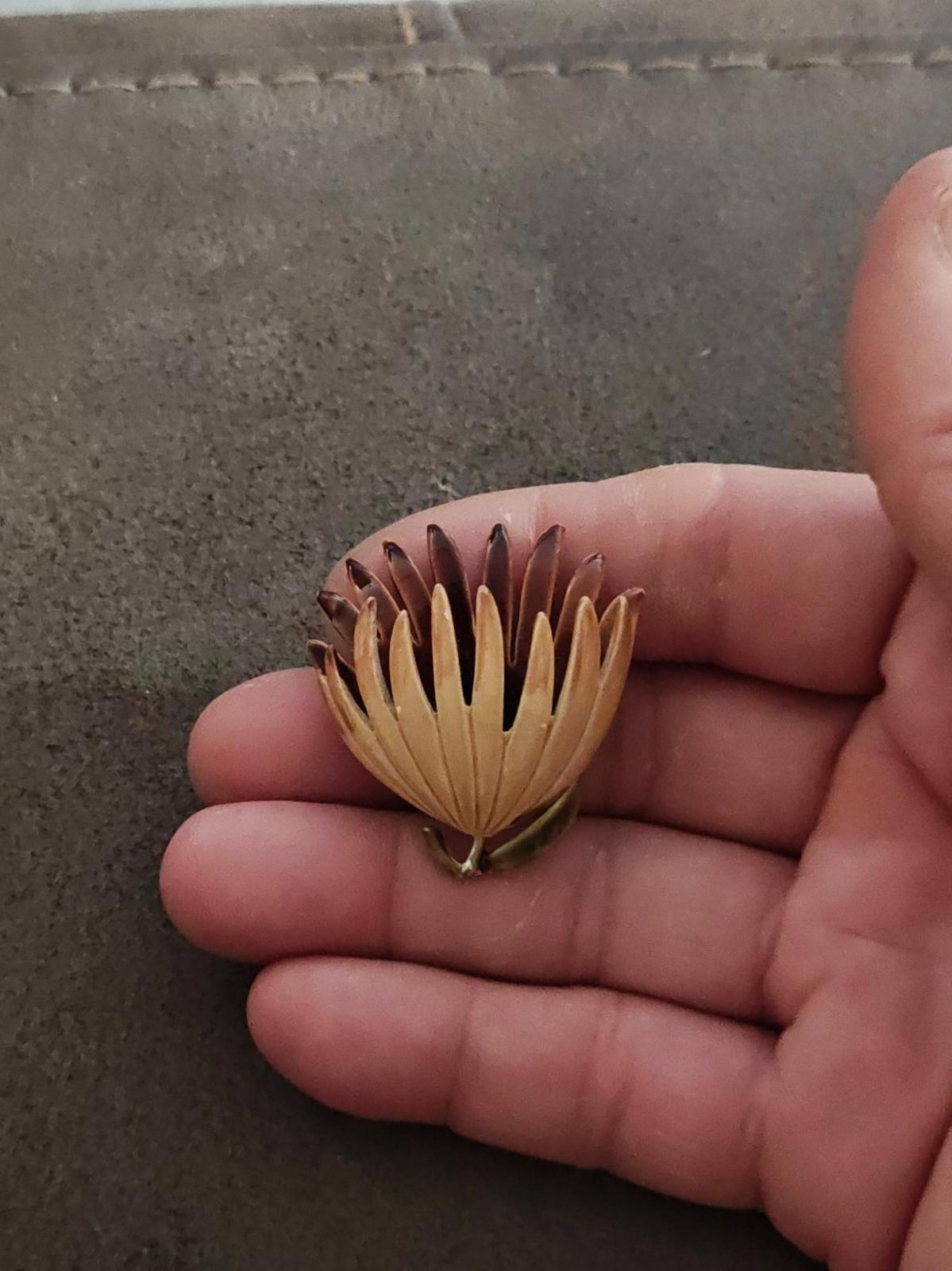 1970s Brown Beige Floral Enamel Brooch