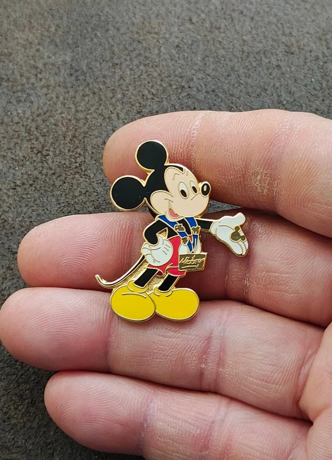 2001 Retired Mickey Mouse Trading Starter Set Gold Tone Enamel Pin