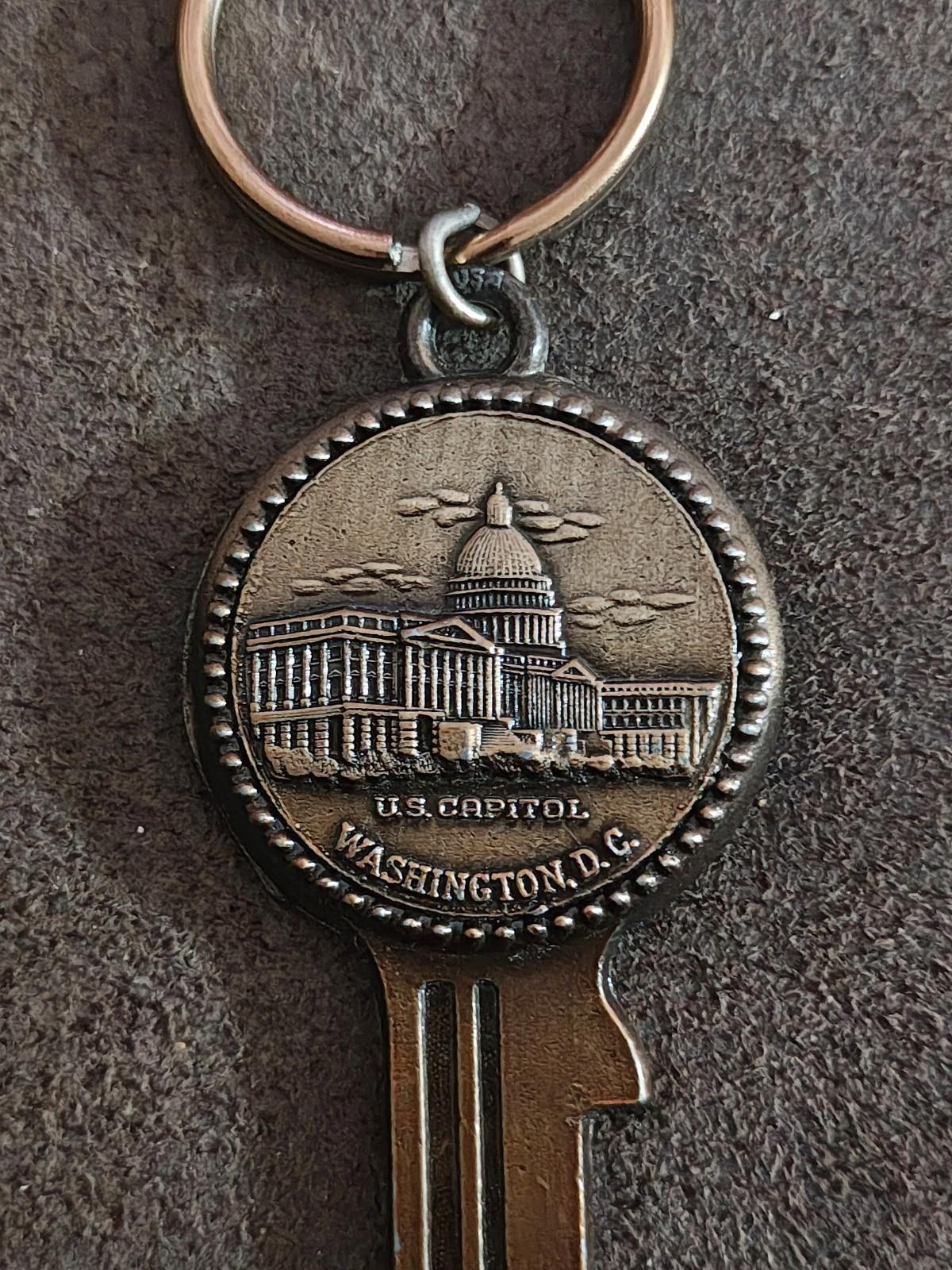 70s/80s Vintage USA US Capital Washington DC Travel Souvenir Keychain