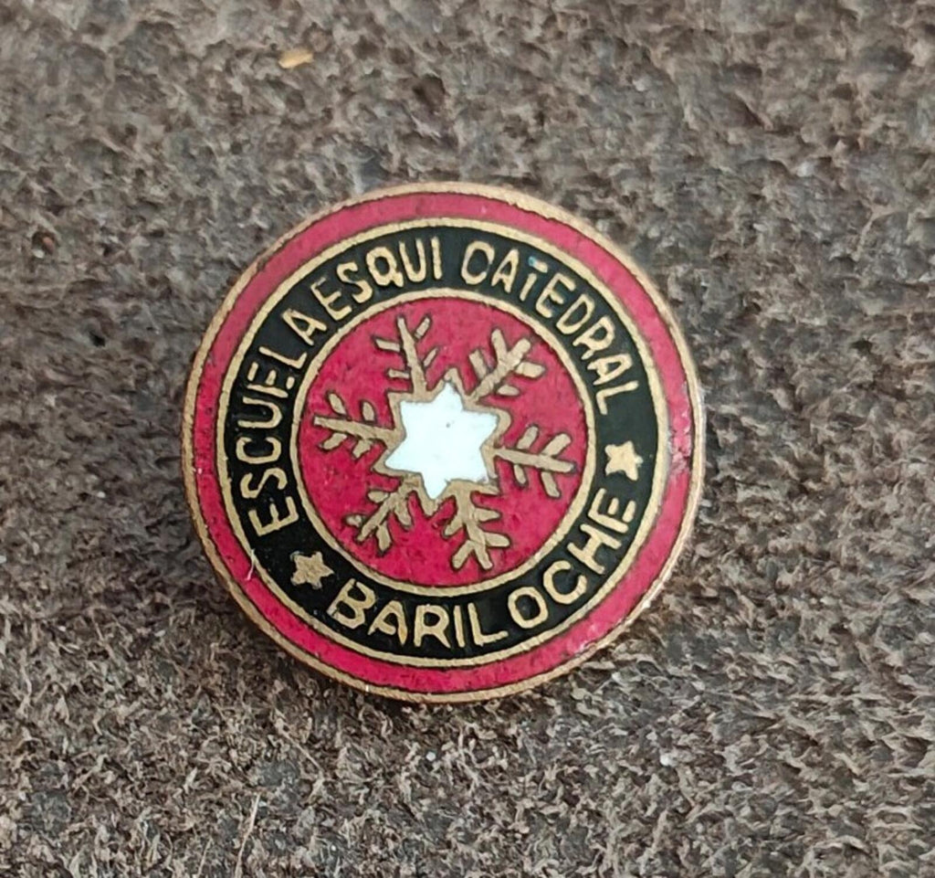 1970s/80s Escuela Esquí Catedral (Catedral Ski School Brass Enamel Pin