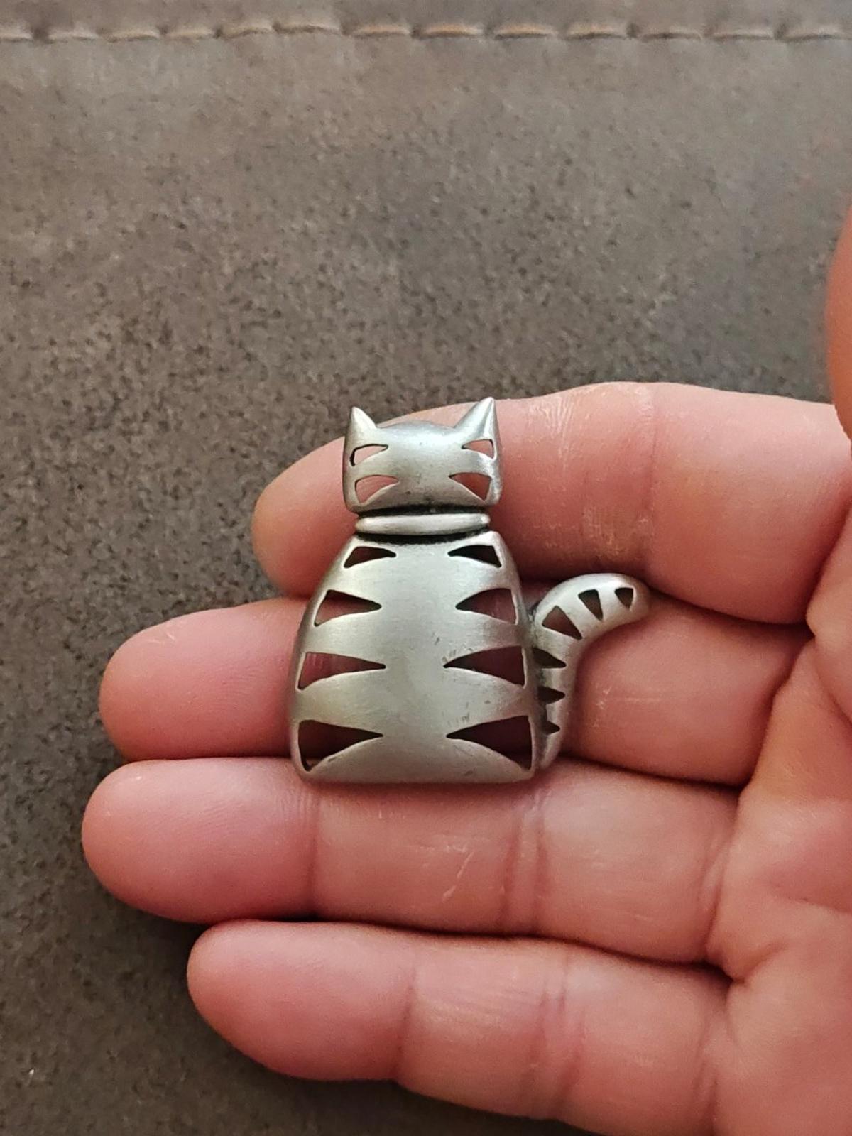 1980s Signed JJ (Jonette Jewelry) Pewter Cat Brooch