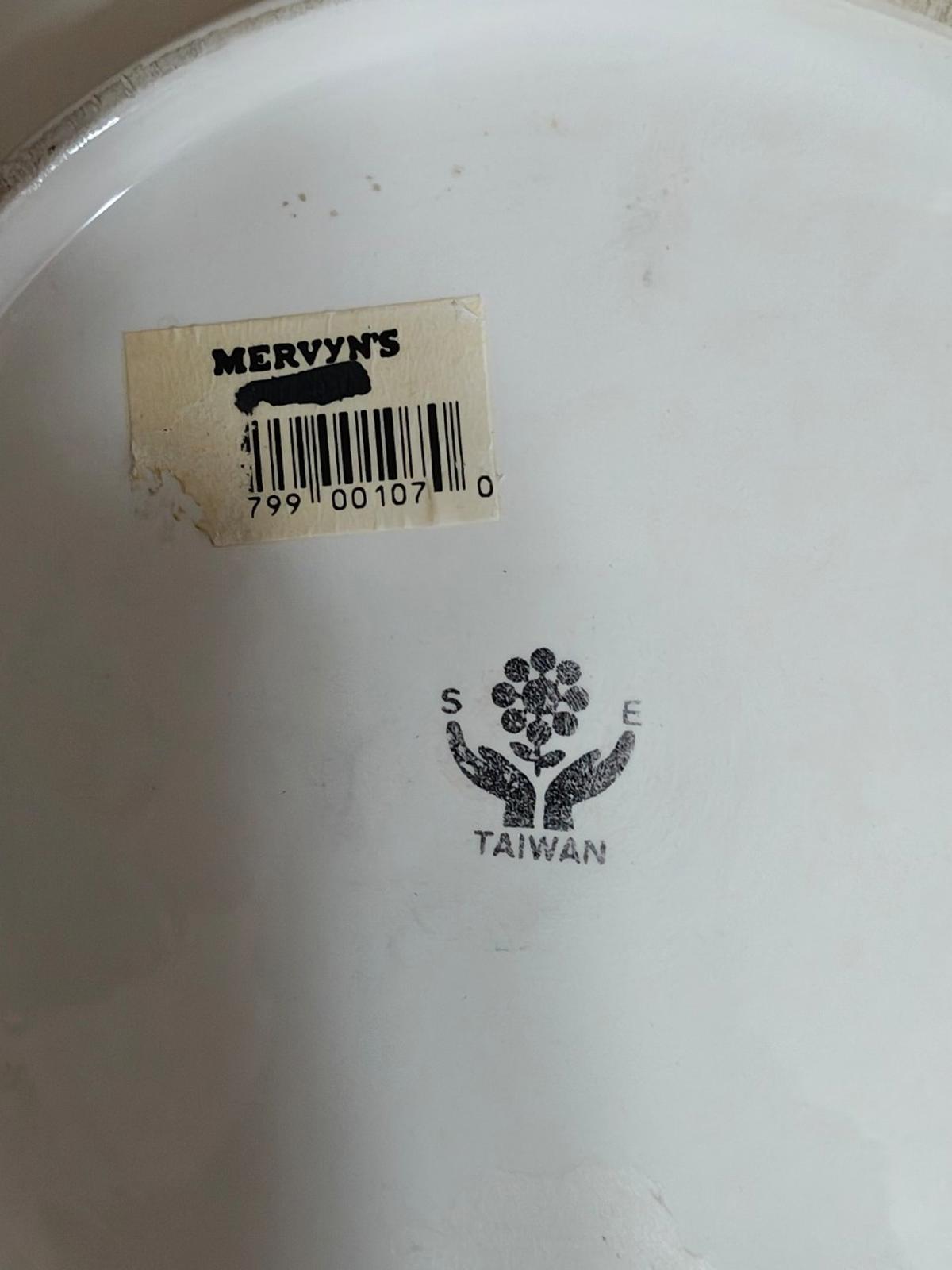 1970s S E Taiwan Ceramics 3D Embossed White Bunny Rabbit Plate
