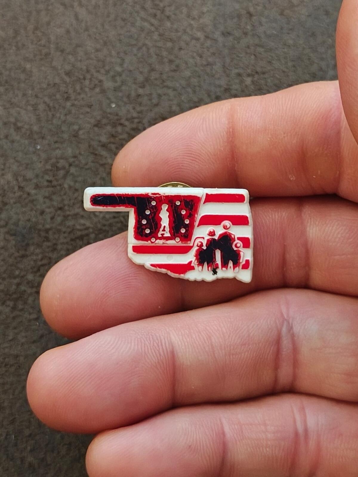 1980s Oklahoma State Map Plastic Pin
