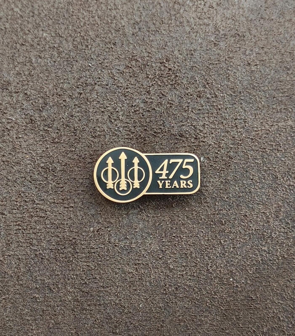 Beretta 475 Years enamel pin, small gold-tone black enamel front with “475 YEARS”