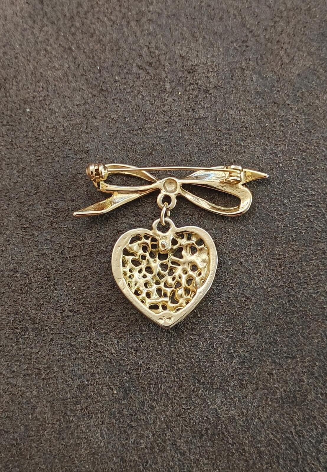 80s Gold Tone Ribbon Bow Brooch With a Dangling Openwork Filigree Heart Pendant
