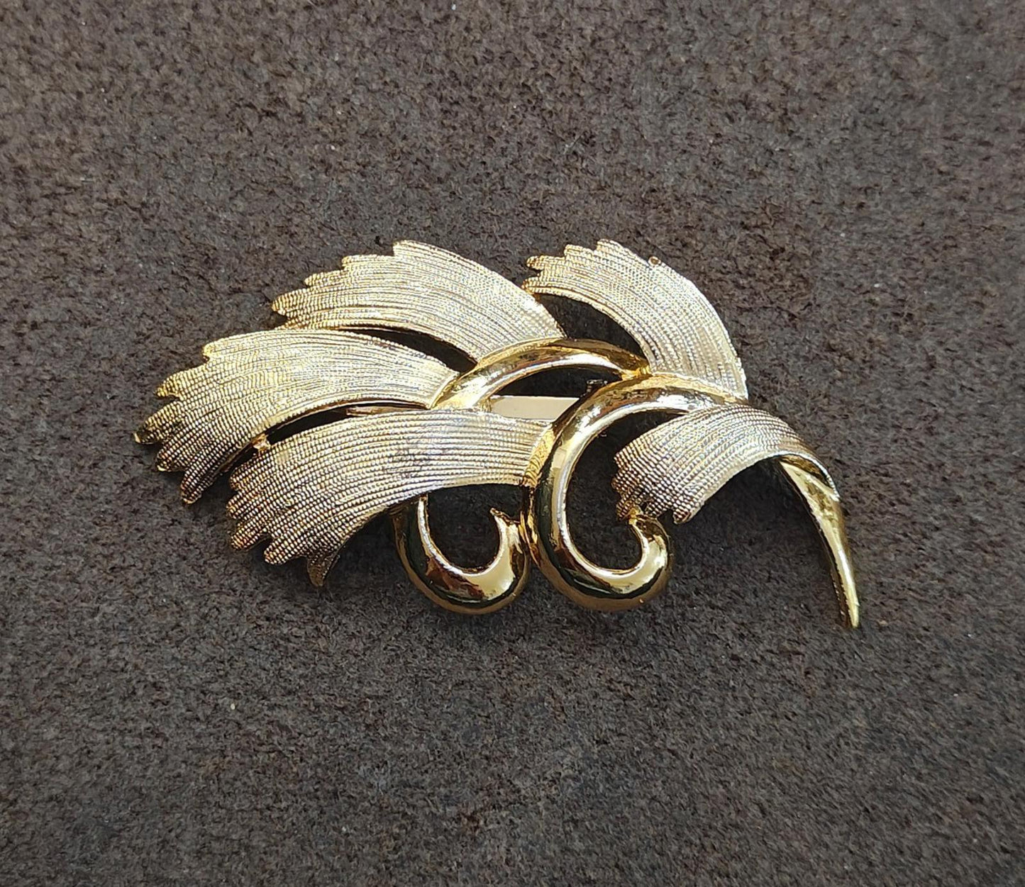 Vintage Gold Tone Abstract Textured Leaf Brooch Pin