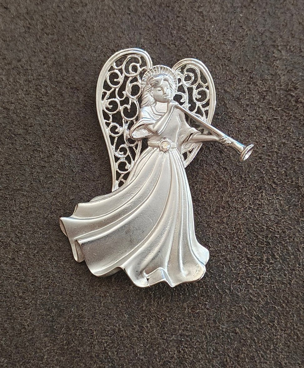 1980s Signed JJ Pewter Trumpeting Angel Brooch With Filigree Wings